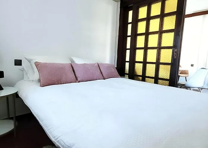 Pool & Seaview Apartment Beachside