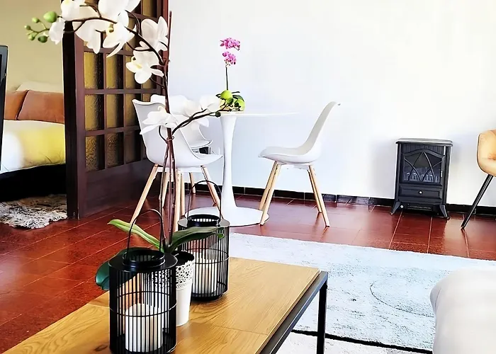 Pool & Seaview Apartment Beachside